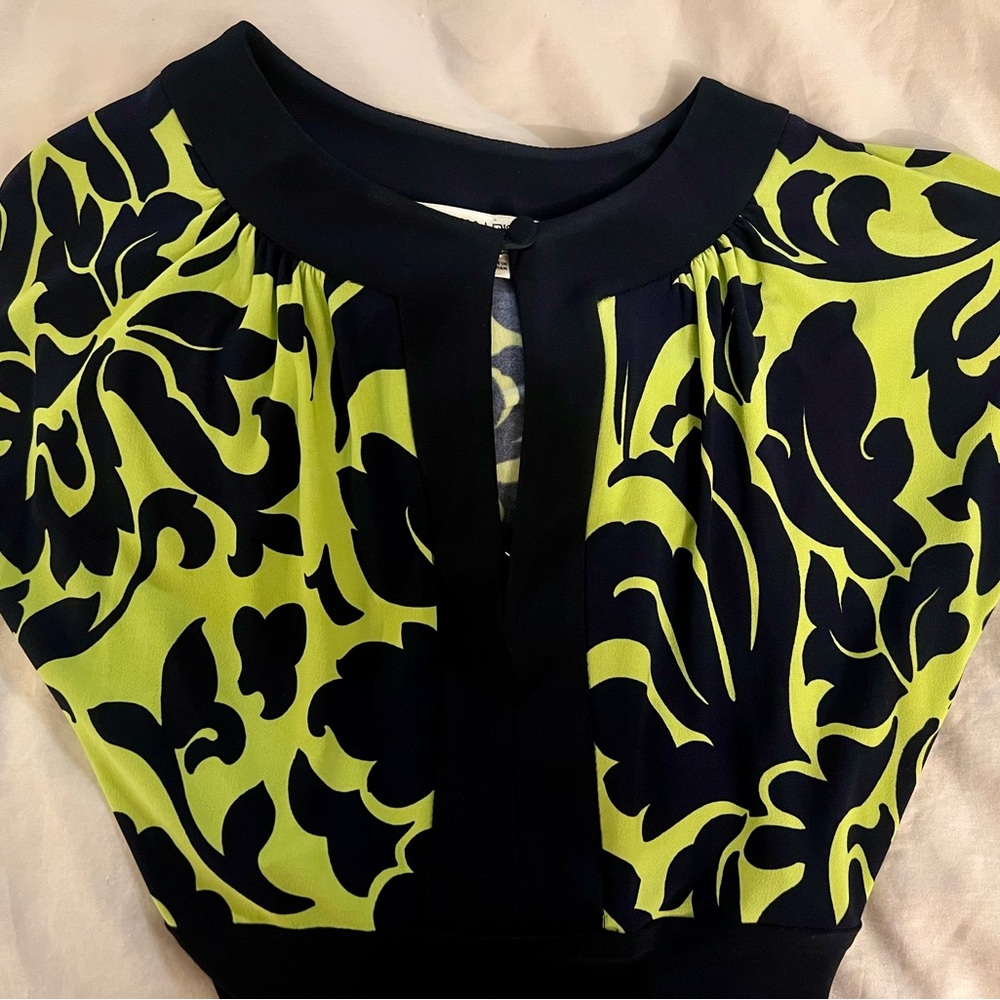Key-hole patterned dress.